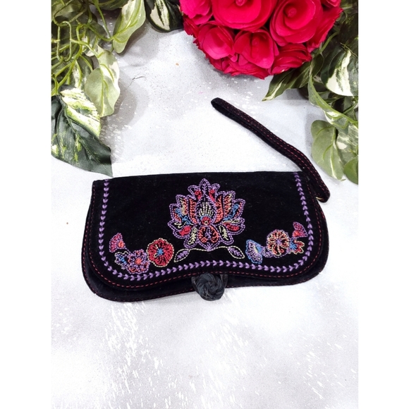 Lucky Brand Handbags - Vintage Lucky Brand Clutch Wristlet Purse Black Velvet Embroidered Boho